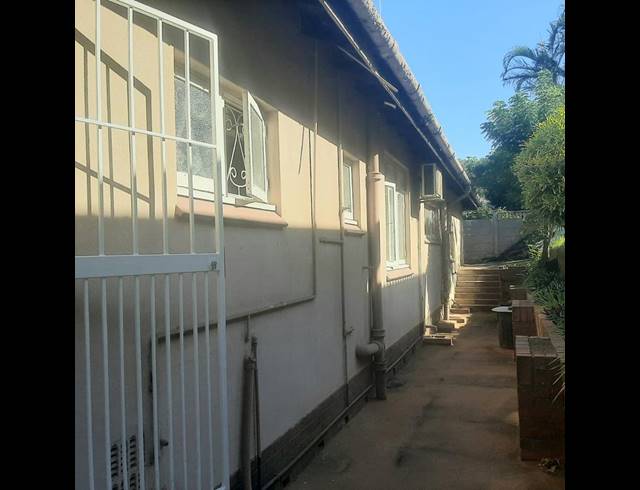 3 BEDROOM HOUSE FOR SALE IN MONTCLAIR